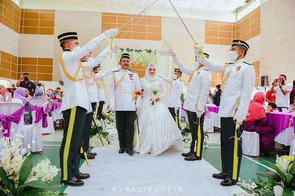 Nikahi pria lebih tua, wanita ini dicap cuma mengincar hartanya.
