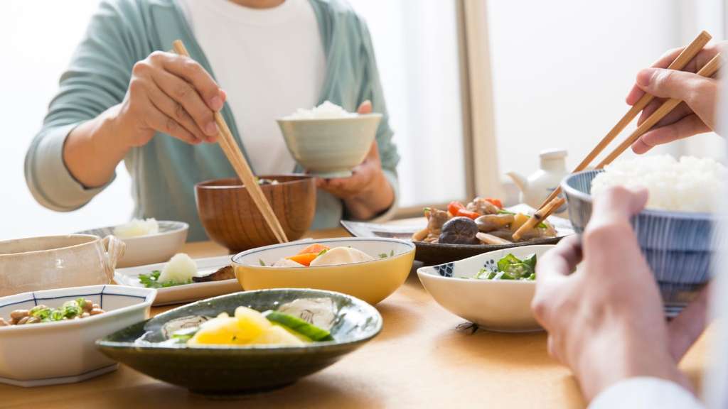 Ilustrasi orang Jepang makan