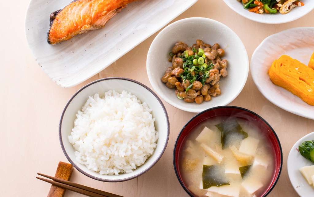 Ilustrasi makanan tradisional Jepang