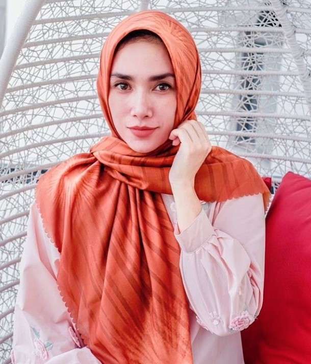 Penampilan Ussy berhijab