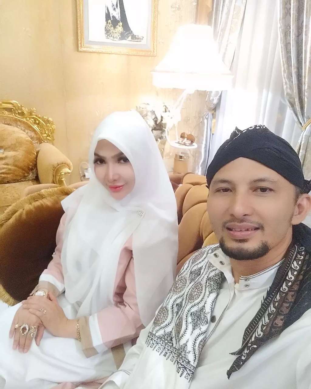 Roro Fitria dan Andre Irawan Roro Fitria dan Andre Irawan