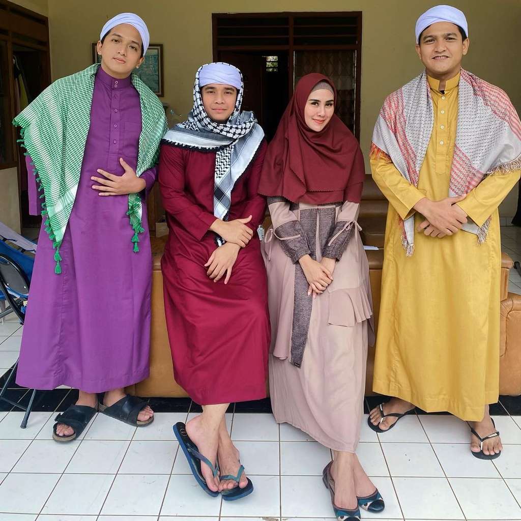 Billy Syahputra bersama para pemain sinetron Ramadan SCTV