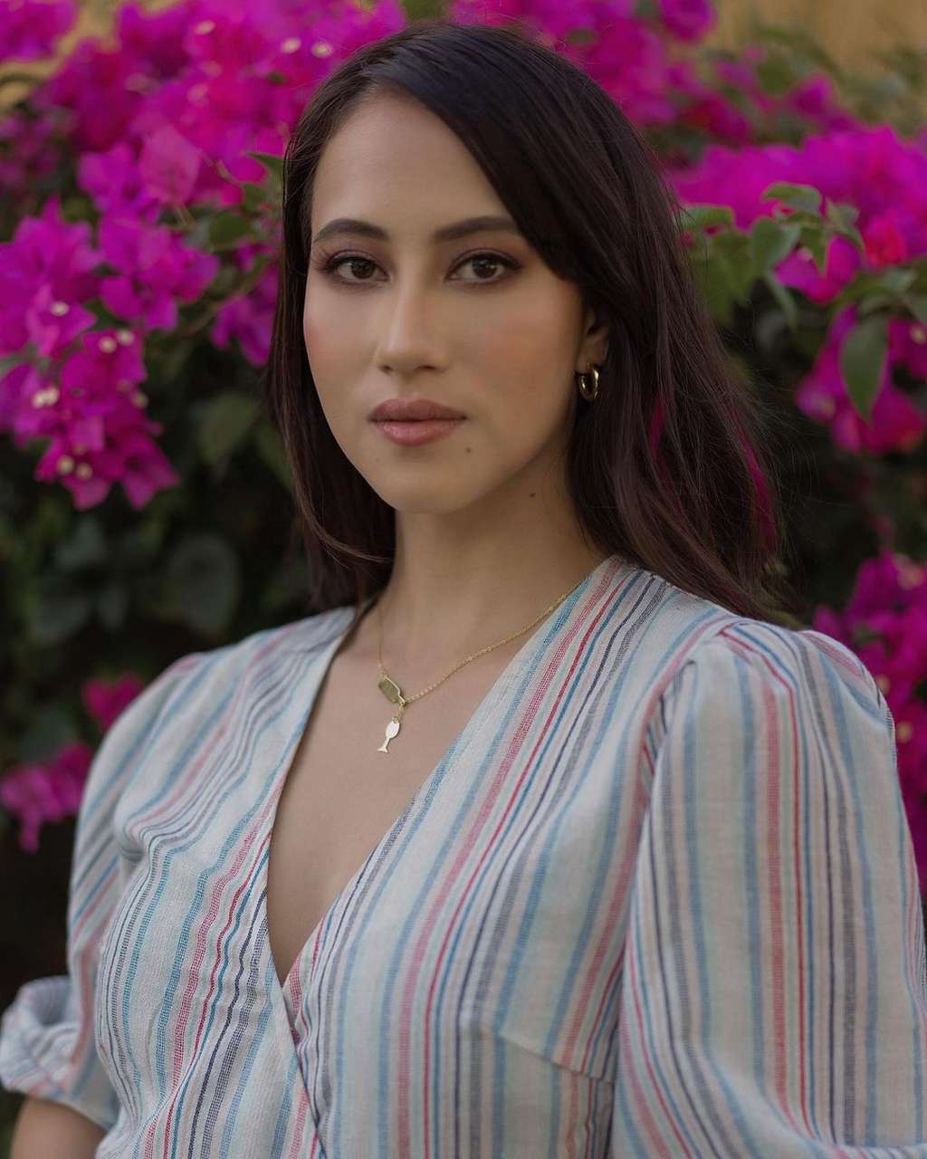 Janisaa Pradja, Istri Mike Lewi