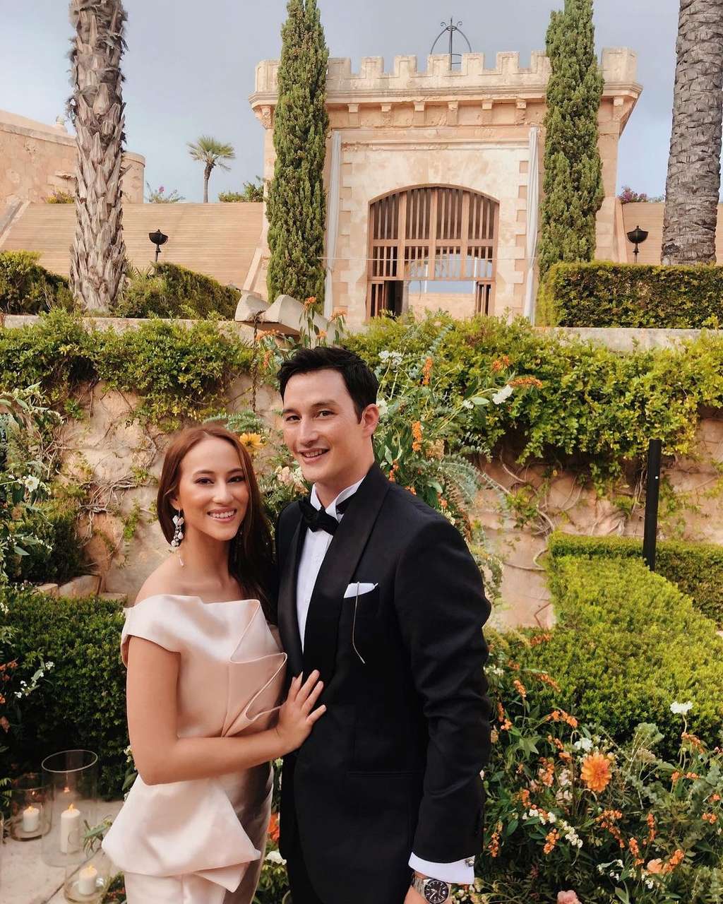 Janisaa Pradja, Istri Mike Lewis