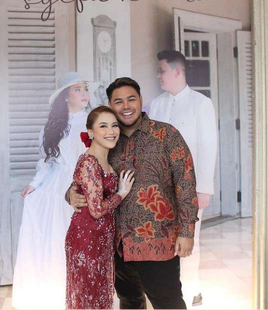 Ayu Ting Ting bersama Ivan Gunawan