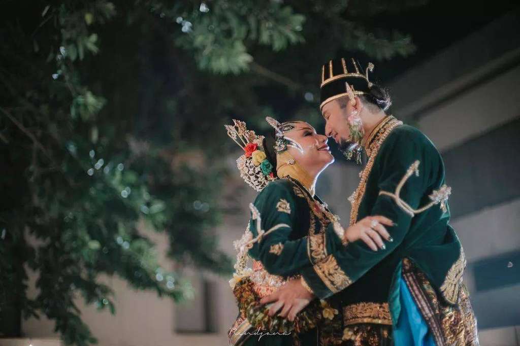 Roro Fitria dan Andre Irawan