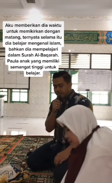 Pasutri Jadi Saksi Mualaf Karyawannya