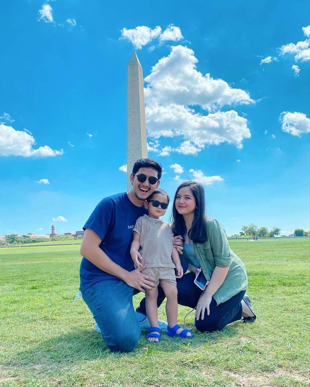 Tasya Kamila bersama suami dan putranya