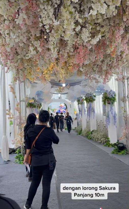 Tempat pernikahan tak lazim di bekas rawa-rawa.