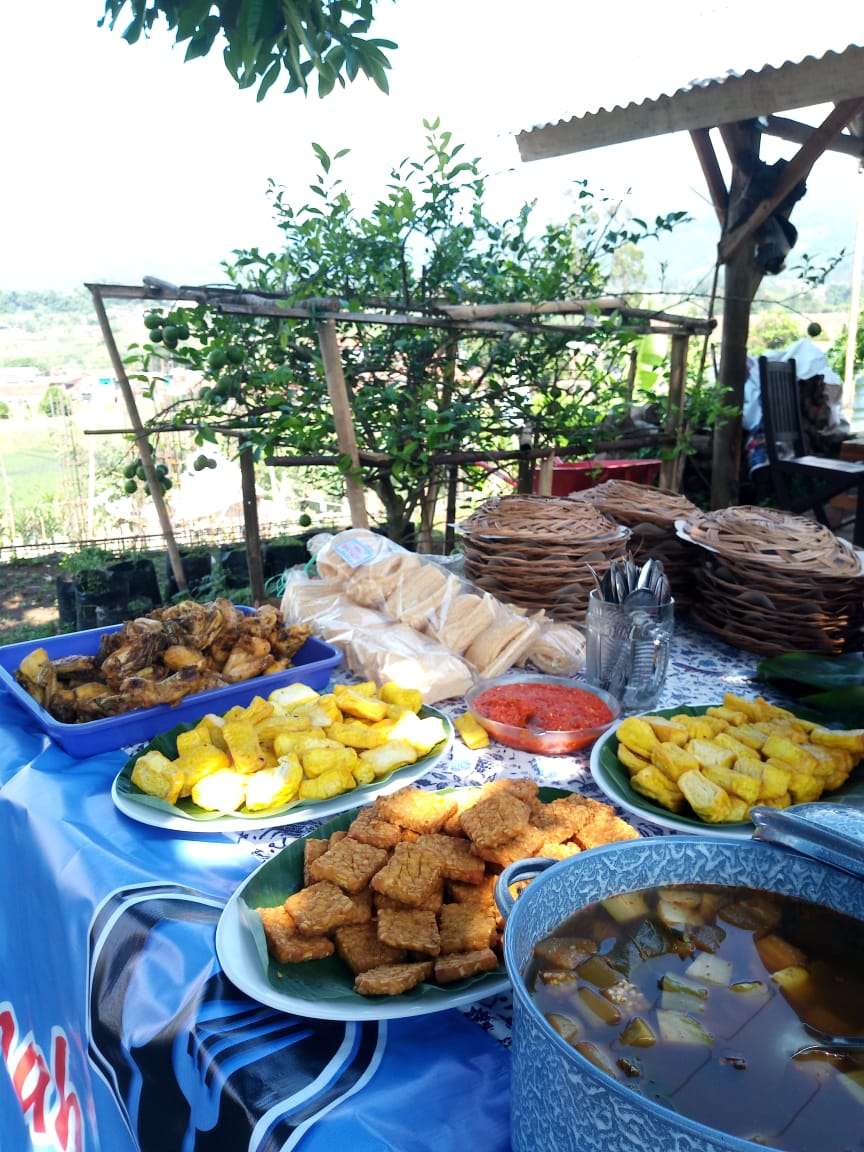 Lauk yang disediakan Rumah Makan Gratis Ciwidey Lauk yang disediakan Rumah Makan Gratis Ciwidey
