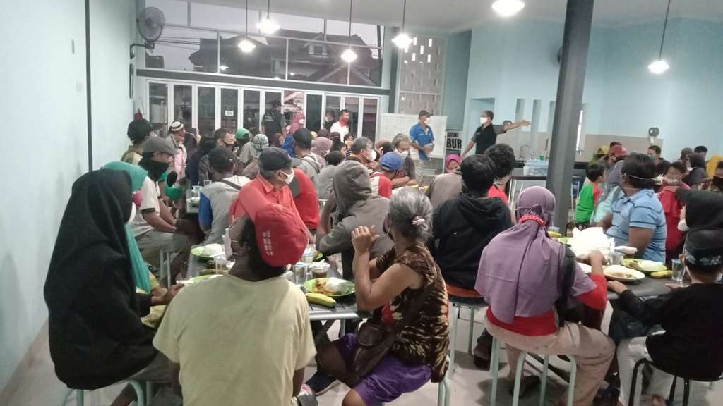 Suasana rumah makan gratisd Purwokerto