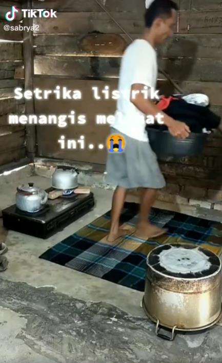 Setrika tanpa listrik yang kreatif.