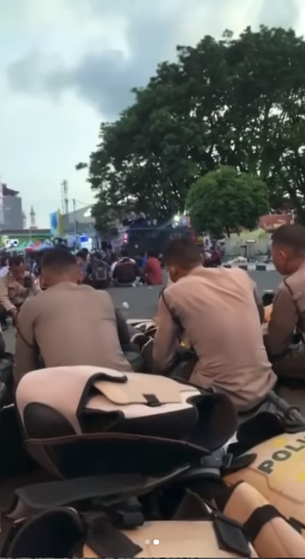 Mahasiswa dan polisi