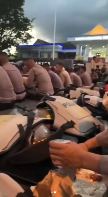 Mahasiswa dan polisi