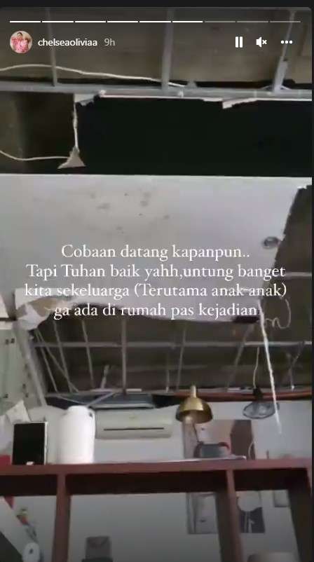 Atap rumah Chelsea Olivia ambruk