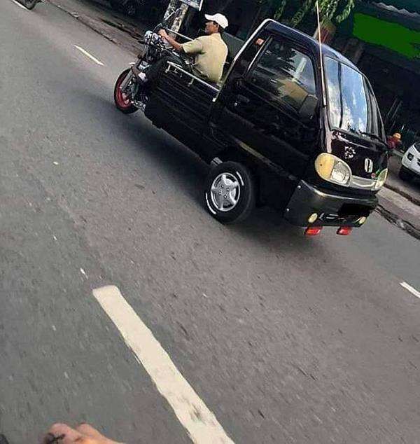 7 foto mobil pick up yang dimodifikasi secara ekstrem.