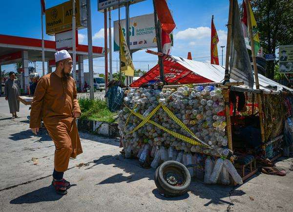 Ustaz Ebit Lew dari Malaysia kunjungi anak vespa di Pekanbaru, Riau, Indonesia.