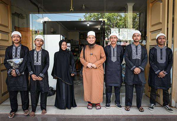Ustaz Ebit Lew dari Malaysia kunjungi anak vespa di Pekanbaru, Riau, Indonesia.