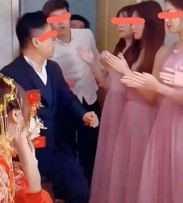 Pengantin pria kaget 4 mantannya jadi pengiring pengantin wanita
