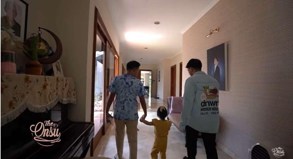 Fuji dan Thariq ke rumah Ruben Onsu
