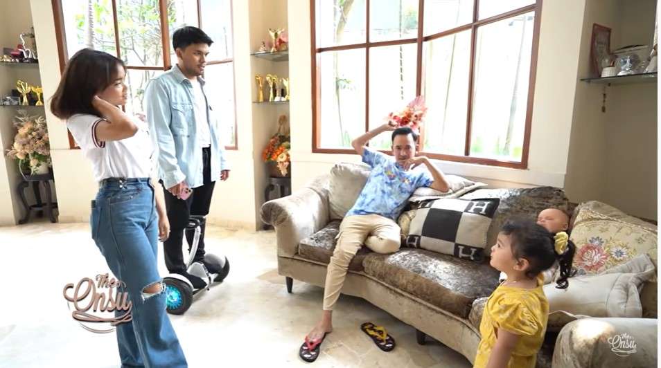 Fuji dan Thariq ke rumah Ruben Onsu
