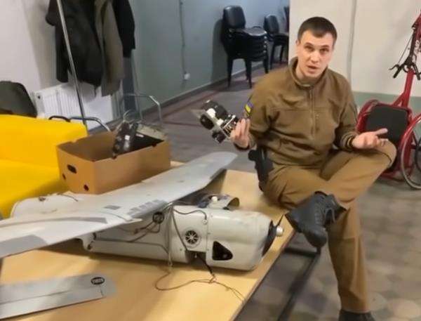 Drone Rusia dibongkar tentara Ukraina.