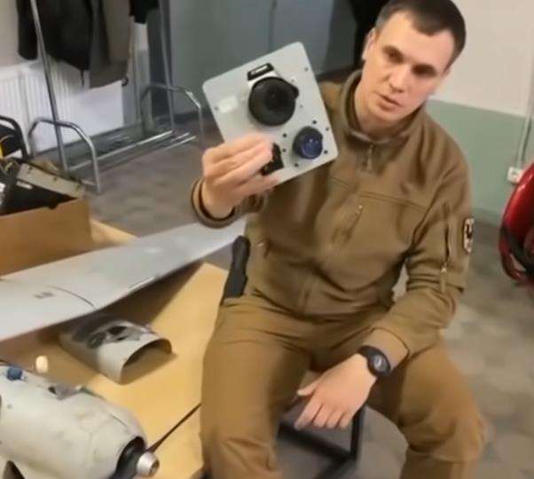 Drone Rusia dibongkar tentara Ukraina.