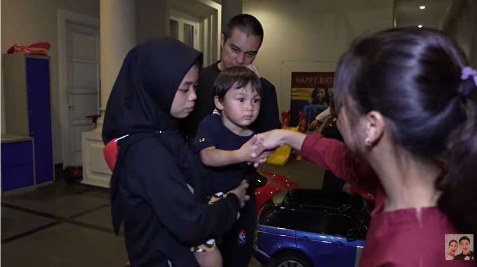 Kiano berpamitan ke Sus Rahma