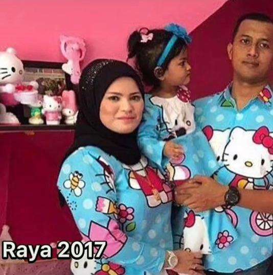 Viral satu keluarga pakai baju tema Hello Kitty tiap Lebaran.