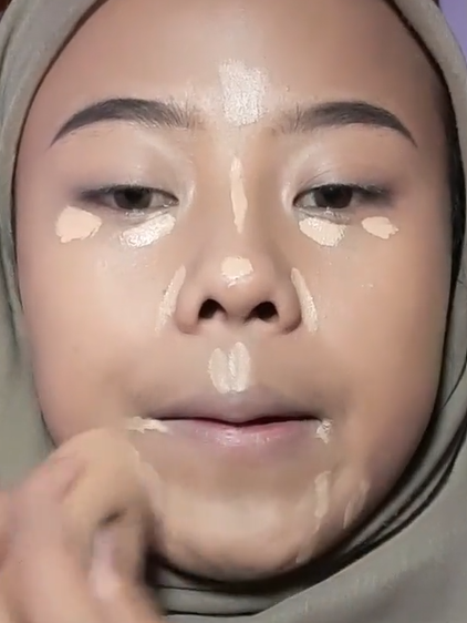 Menggunakan Concealer