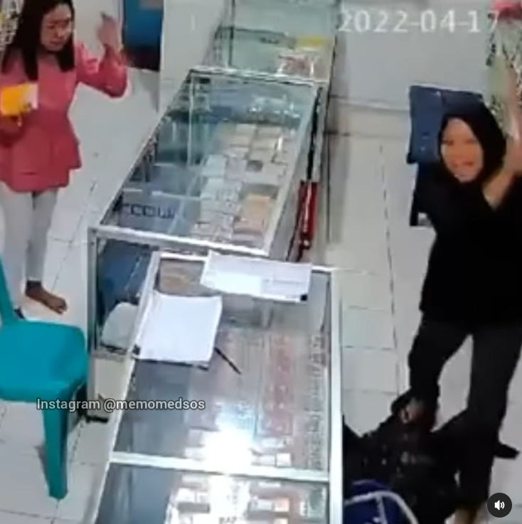 wanita lawan maling