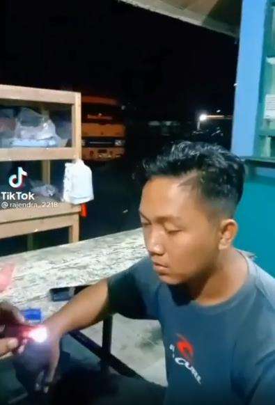 Lintah masuk hidung pemuda.