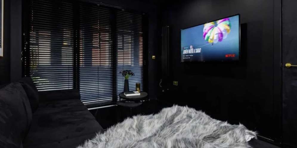 Apartemen serba hitam