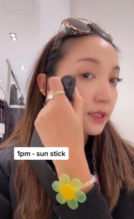 Memakai Sun Stick
