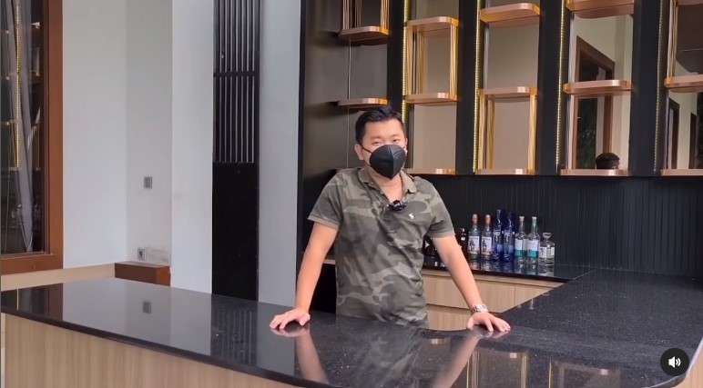 Halaman belakang rumah Rachel Vennya