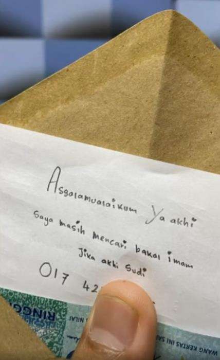Viral imam sholat Tarawih dapat surat cinta dari jemaah wanita.