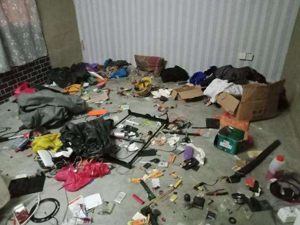 Penyewa dari neraka bikin rumah kontrakan kaya tempat sampah.