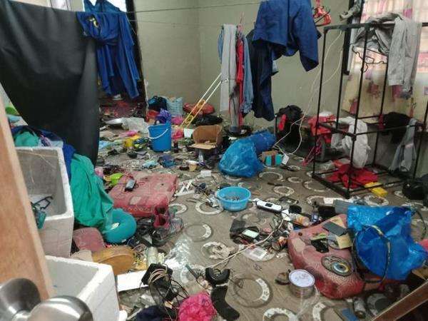 Penyewa dari neraka bikin rumah kontrakan kaya tempat sampah.