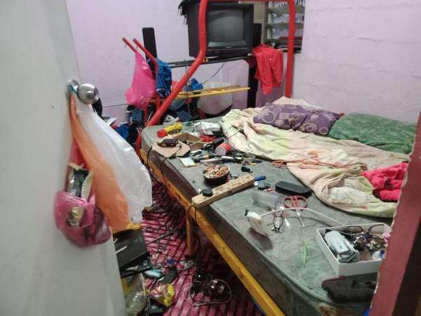 Penyewa dari neraka bikin rumah kontrakan kaya tempat sampah.
