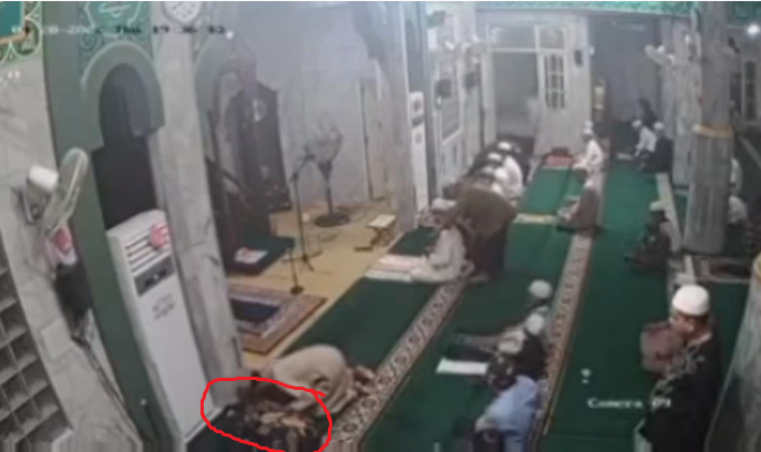 pria meninggal dalam keadaan sujud