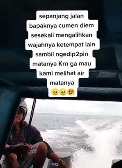 Kisah sedih ojek perahu motor tempel.