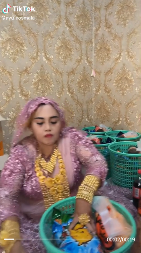 TikTok @ayurosmala
