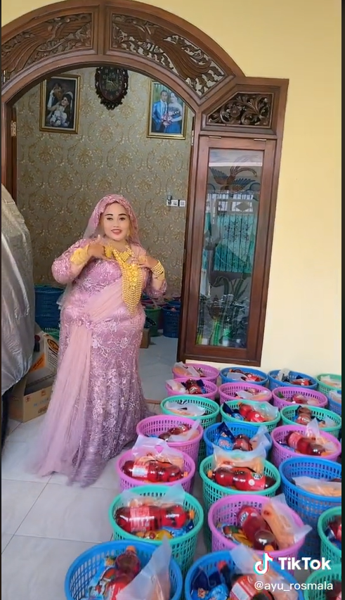 TikTok @ayurosmala