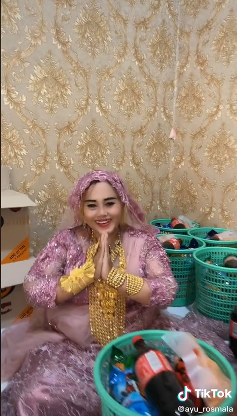 TikTok @ayurosmala