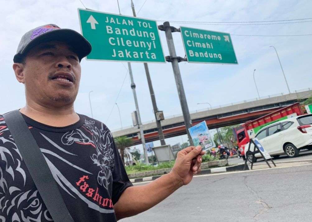 mamat penjual kartu e-toll musiman