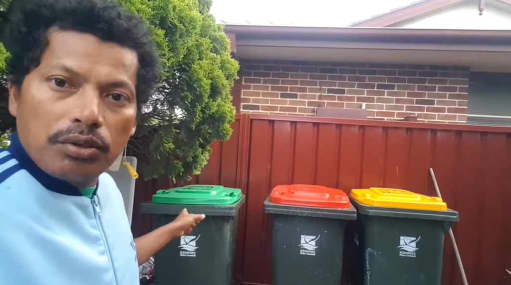 Ayah dan Anak WNI Kumpulkan Sampah di Australia