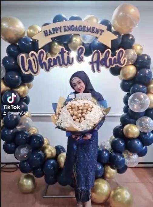 Pertunangan Wenty dan Adul