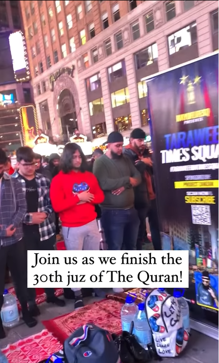 Sholat tarawih di Times Square