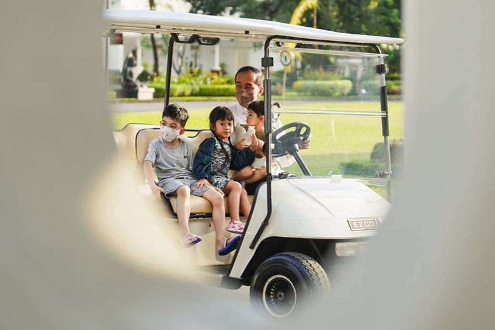 Jokowi dan cucunya
