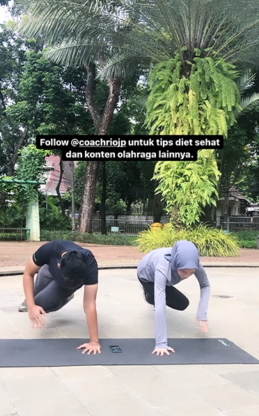 Mountain Climber Knee Taps